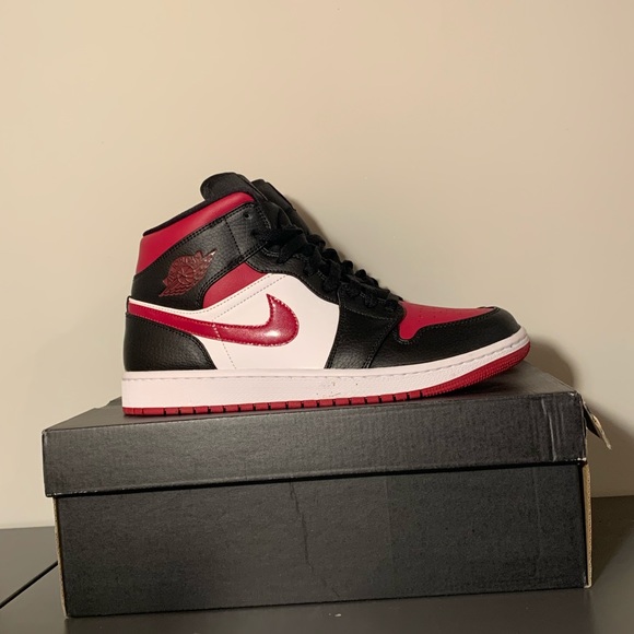 Nike Air Jordan 1 Mid Bred size 9.5 Excellent Condition. main image 5